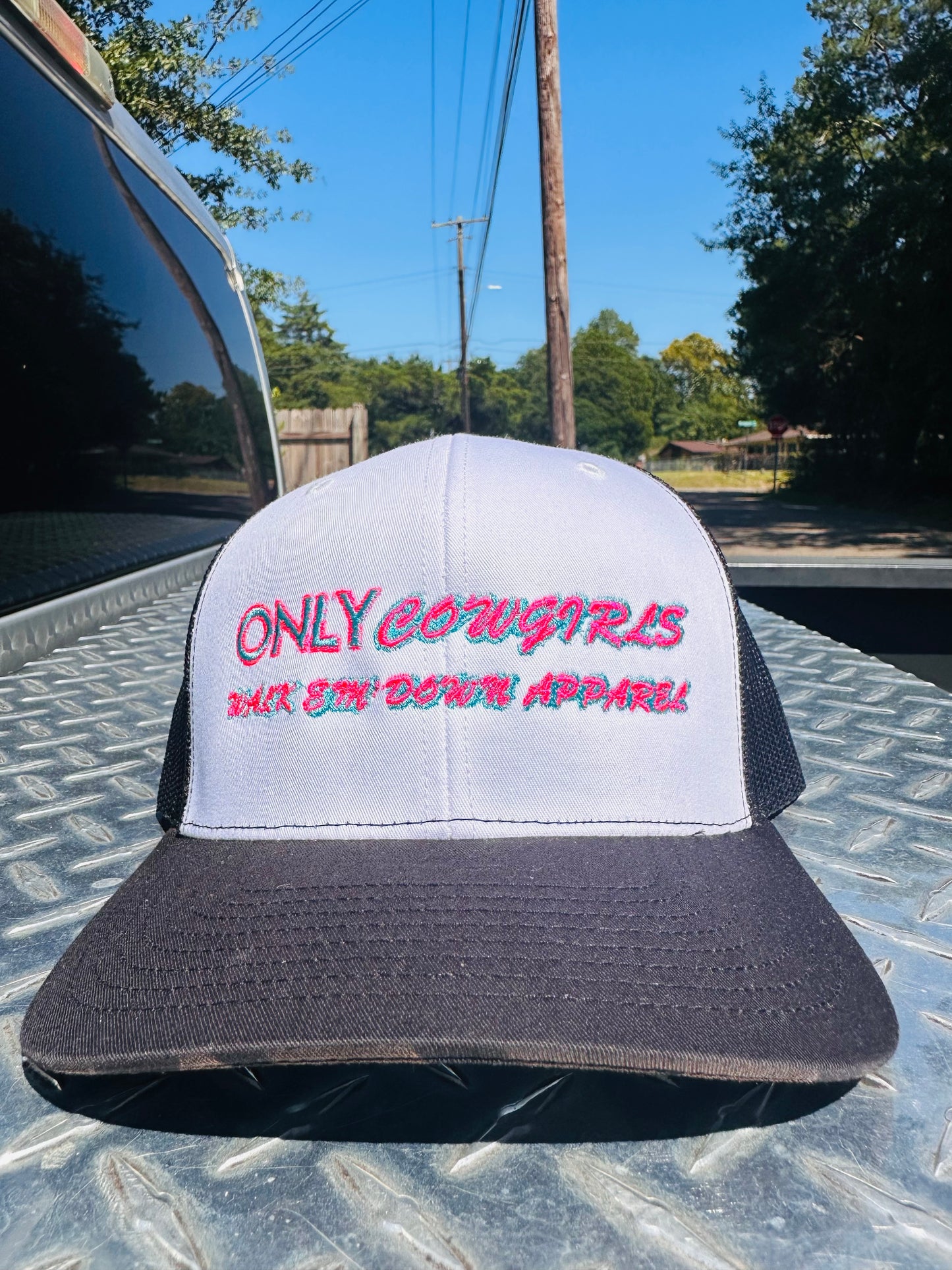 ONLY COWGIRLS - Black/White